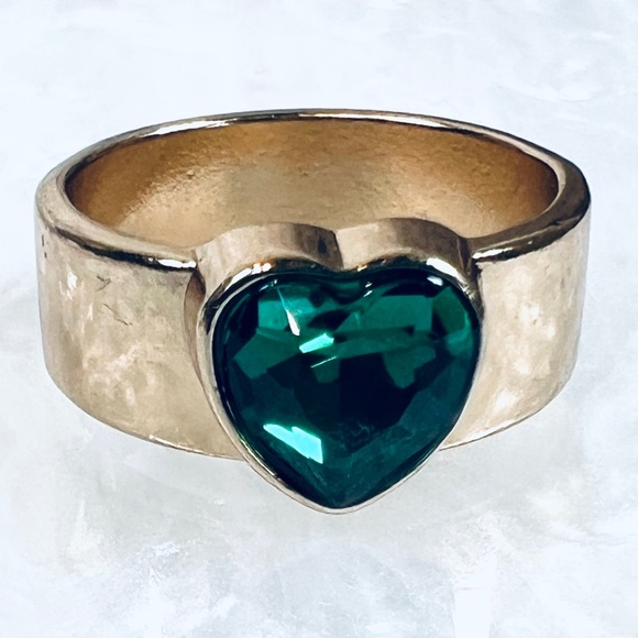 Jewelry - Pretty goldtone, wide band, heart-shaped, green center costume ring